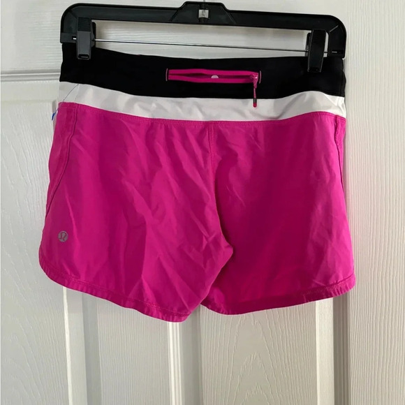 Lululemon Groovy Run Short *4-way Stretch - Picture 3 of 5